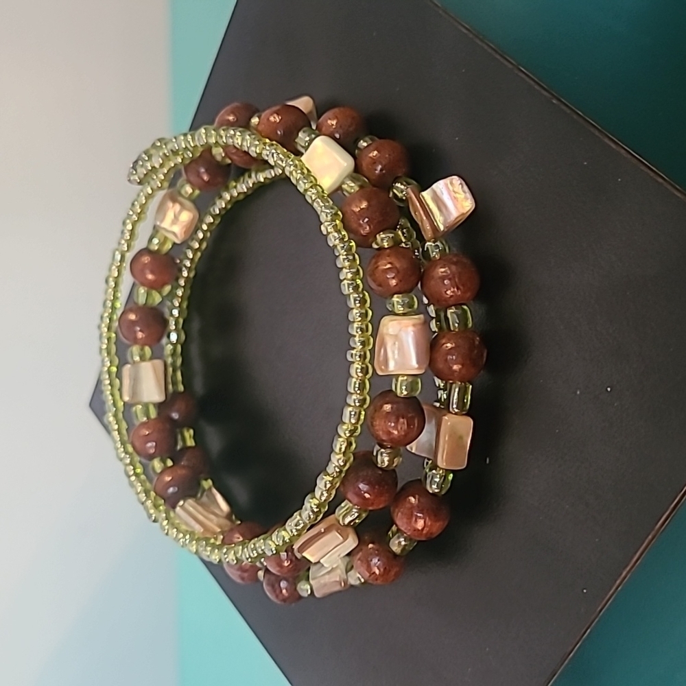 2 Bracelets - Picture 3 of 4